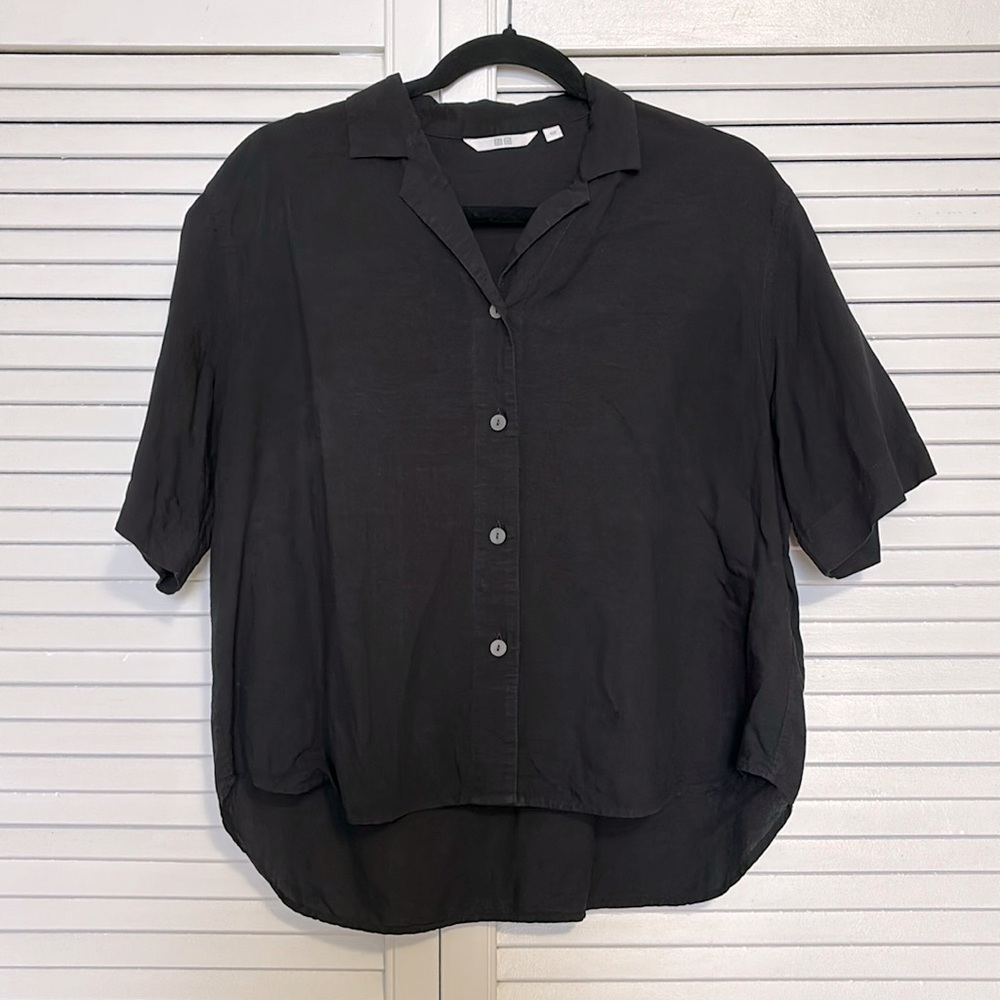 Uniqlo Black boxy linen blend button down top